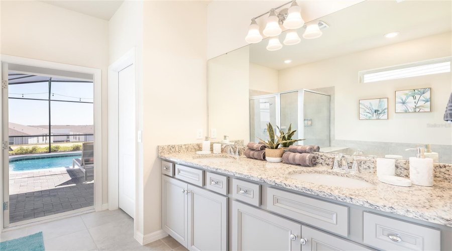 DAVENPORT, Florida 33897, 7 Bedrooms Bedrooms, ,5 BathroomsBathrooms,Residential,For Sale,LANA,0,MFRS5141140