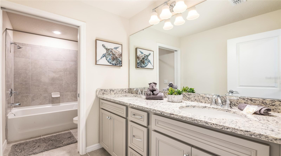 DAVENPORT, Florida 33897, 7 Bedrooms Bedrooms, ,5 BathroomsBathrooms,Residential,For Sale,LANA,0,MFRS5141140