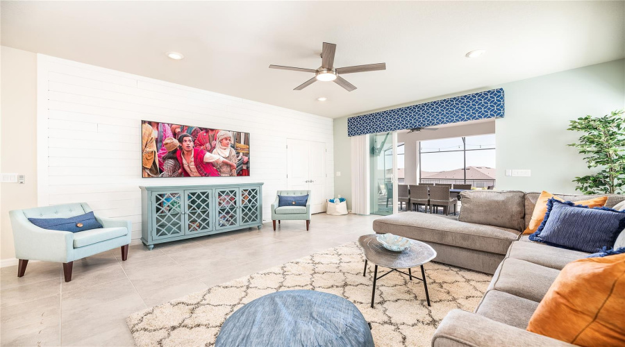 DAVENPORT, Florida 33897, 7 Bedrooms Bedrooms, ,5 BathroomsBathrooms,Residential,For Sale,LANA,0,MFRS5141140
