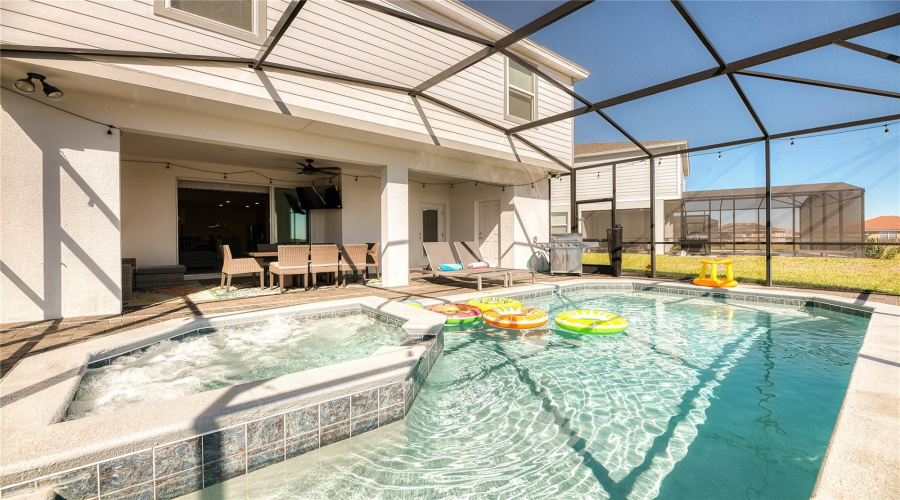 DAVENPORT, Florida 33897, 7 Bedrooms Bedrooms, ,5 BathroomsBathrooms,Residential,For Sale,LANA,0,MFRS5141140