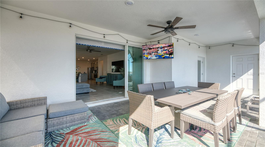 DAVENPORT, Florida 33897, 7 Bedrooms Bedrooms, ,5 BathroomsBathrooms,Residential,For Sale,LANA,0,MFRS5141140