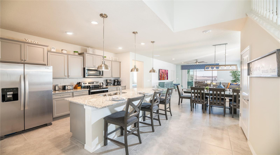 DAVENPORT, Florida 33897, 7 Bedrooms Bedrooms, ,5 BathroomsBathrooms,Residential,For Sale,LANA,0,MFRS5141140
