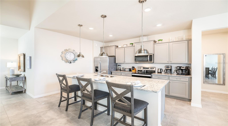 DAVENPORT, Florida 33897, 7 Bedrooms Bedrooms, ,5 BathroomsBathrooms,Residential,For Sale,LANA,0,MFRS5141140