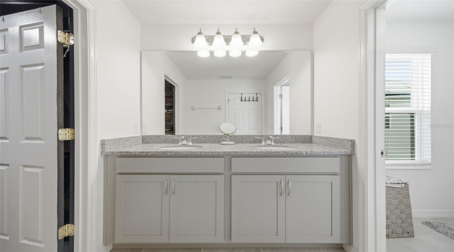KISSIMMEE, Florida 34746, 4 Bedrooms Bedrooms, ,2 BathroomsBathrooms,Residential,For Sale,WOODMONT,0,MFRA4702424
