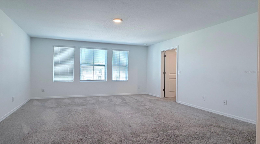 DAVENPORT, Florida 33896, 3 Bedrooms Bedrooms, ,2 BathroomsBathrooms,Residential,For Sale,DISCOVERY,0,MFRO6397625
