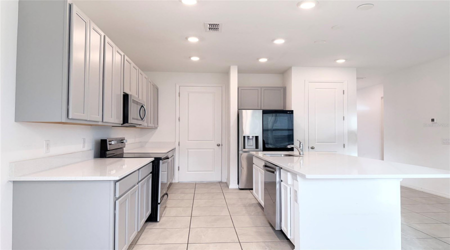 DAVENPORT, Florida 33896, 3 Bedrooms Bedrooms, ,2 BathroomsBathrooms,Residential,For Sale,DISCOVERY,0,MFRO6397625
