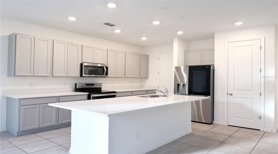 DAVENPORT, Florida 33896, 3 Bedrooms Bedrooms, ,2 BathroomsBathrooms,Residential,For Sale,DISCOVERY,0,MFRO6397625