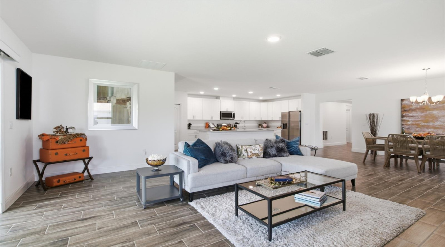 DAVENPORT, Florida 33837, 4 Bedrooms Bedrooms, ,3 BathroomsBathrooms,Residential,For Sale,OAK BLUFF,0,MFRO6424339