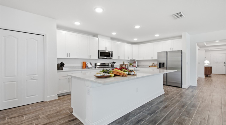 DAVENPORT, Florida 33837, 4 Bedrooms Bedrooms, ,3 BathroomsBathrooms,Residential,For Sale,OAK BLUFF,0,MFRO6424339