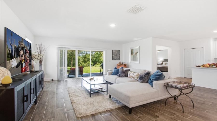 DAVENPORT, Florida 33837, 4 Bedrooms Bedrooms, ,3 BathroomsBathrooms,Residential,For Sale,OAK BLUFF,0,MFRO6424339
