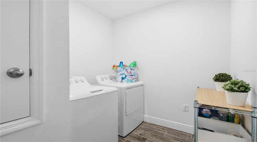 DAVENPORT, Florida 33837, 4 Bedrooms Bedrooms, ,3 BathroomsBathrooms,Residential,For Sale,OAK BLUFF,0,MFRO6424339