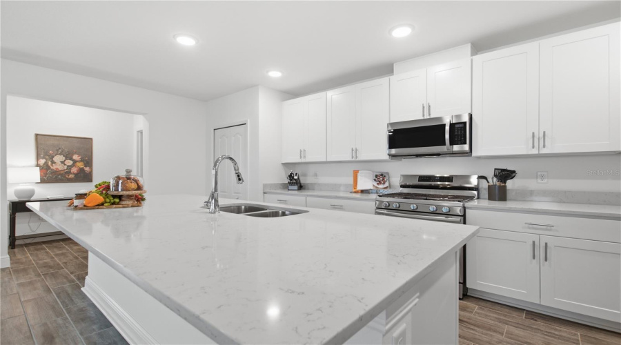 DAVENPORT, Florida 33837, 4 Bedrooms Bedrooms, ,3 BathroomsBathrooms,Residential,For Sale,OAK BLUFF,0,MFRO6424339