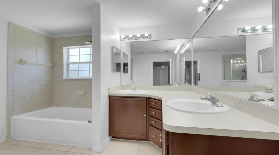 KISSIMMEE, Florida 34746, 3 Bedrooms Bedrooms, ,2 BathroomsBathrooms,Residential,For Sale,PARADISE COVE,0,MFRO6422655
