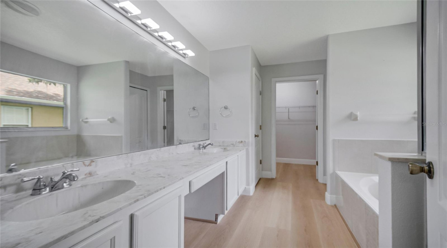 KISSIMMEE, Florida 34746, 4 Bedrooms Bedrooms, ,2 BathroomsBathrooms,Residential,For Sale,THE OAKS,0,MFRO6431874
