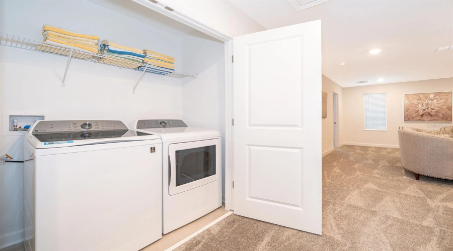 DAVENPORT, Florida 33896, 8 Bedrooms Bedrooms, ,5 BathroomsBathrooms,Residential,For Sale,SOMMERSET HILLS,0,MFRO6431652