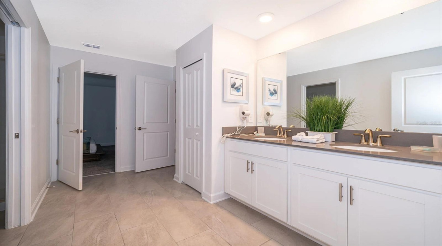 DAVENPORT, Florida 33896, 8 Bedrooms Bedrooms, ,5 BathroomsBathrooms,Residential,For Sale,SOMMERSET HILLS,0,MFRO6431652