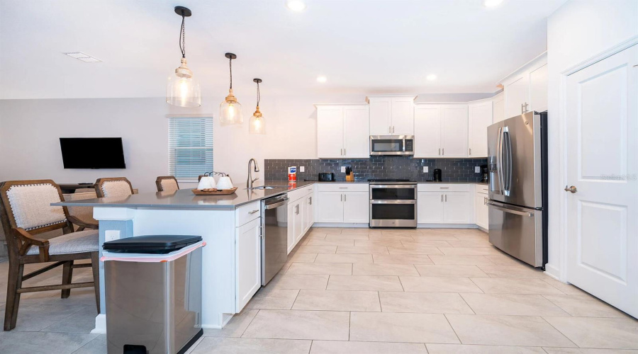 DAVENPORT, Florida 33896, 8 Bedrooms Bedrooms, ,5 BathroomsBathrooms,Residential,For Sale,SOMMERSET HILLS,0,MFRO6431652