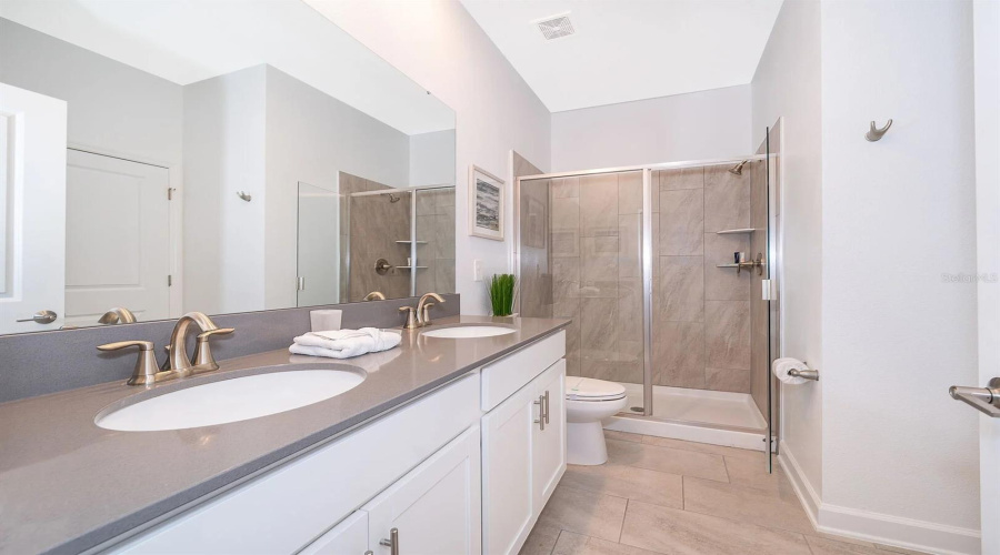 DAVENPORT, Florida 33896, 8 Bedrooms Bedrooms, ,5 BathroomsBathrooms,Residential,For Sale,SOMMERSET HILLS,0,MFRO6431652