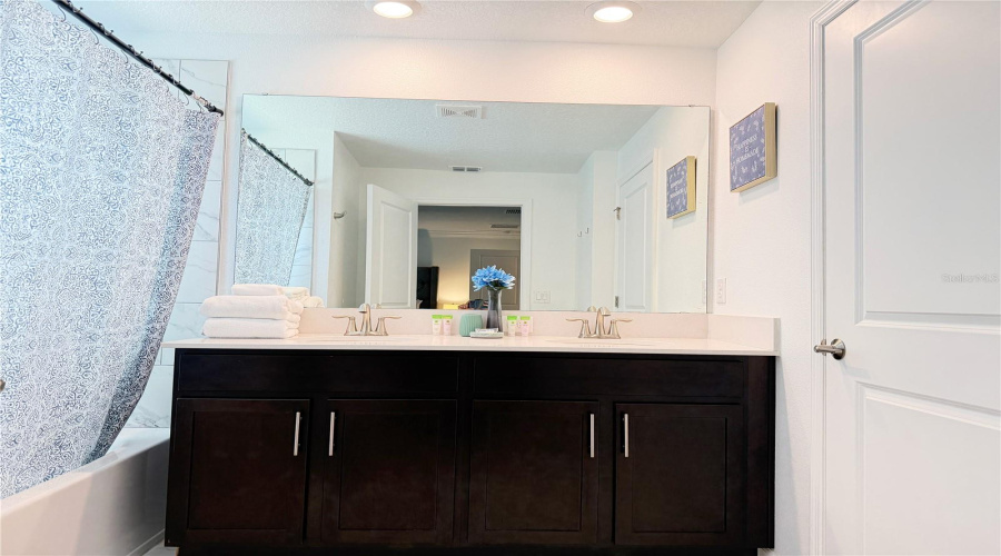 KISSIMMEE, Florida 34746, 4 Bedrooms Bedrooms, ,3 BathroomsBathrooms,Residential,For Sale,PARAGRAPH,0,MFRO6432816
