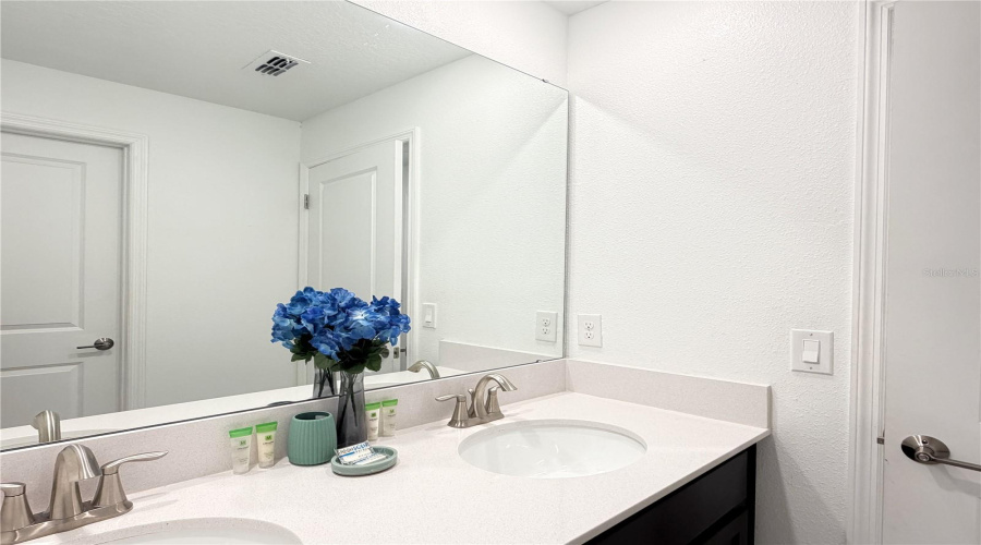 KISSIMMEE, Florida 34746, 4 Bedrooms Bedrooms, ,3 BathroomsBathrooms,Residential,For Sale,PARAGRAPH,0,MFRO6432816