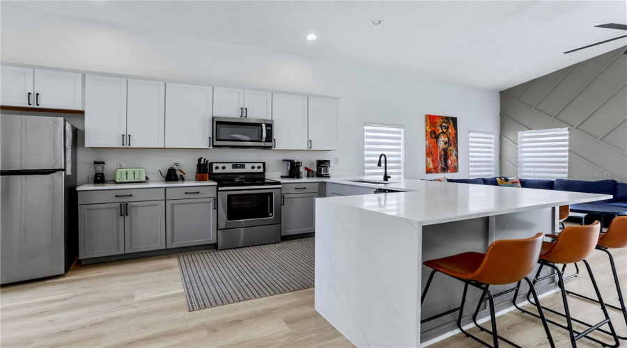 DAVENPORT, Florida 33897, 6 Bedrooms Bedrooms, ,4 BathroomsBathrooms,Residential,For Sale,NAZHA,0,MFRO6432646