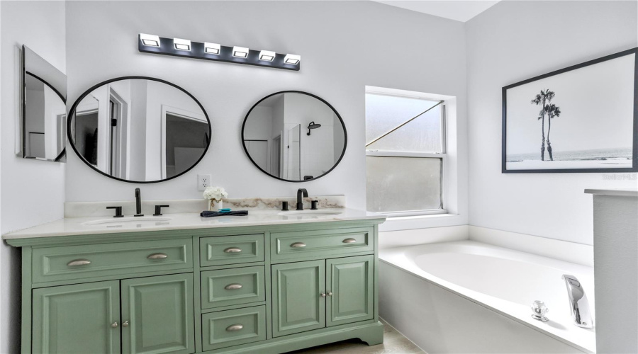 DAVENPORT, Florida 33897, 6 Bedrooms Bedrooms, ,4 BathroomsBathrooms,Residential,For Sale,NAZHA,0,MFRO6432646