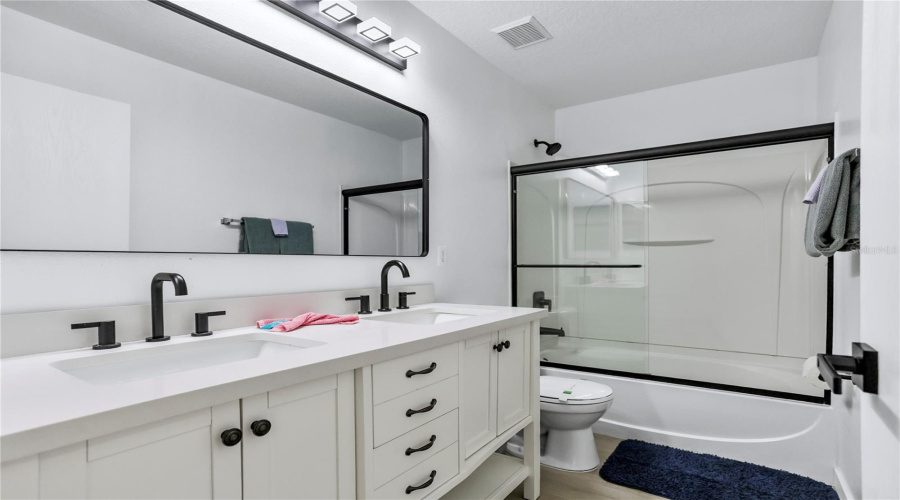 DAVENPORT, Florida 33897, 6 Bedrooms Bedrooms, ,4 BathroomsBathrooms,Residential,For Sale,NAZHA,0,MFRO6432646