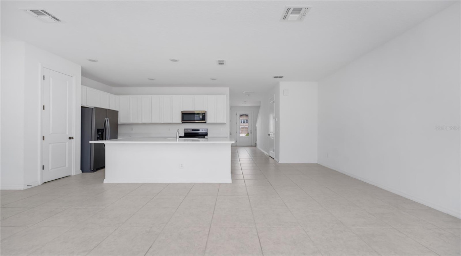 DAVENPORT, Florida 33896, 3 Bedrooms Bedrooms, ,2 BathroomsBathrooms,Residential,For Sale,DISCOVERY,0,MFRO6432840