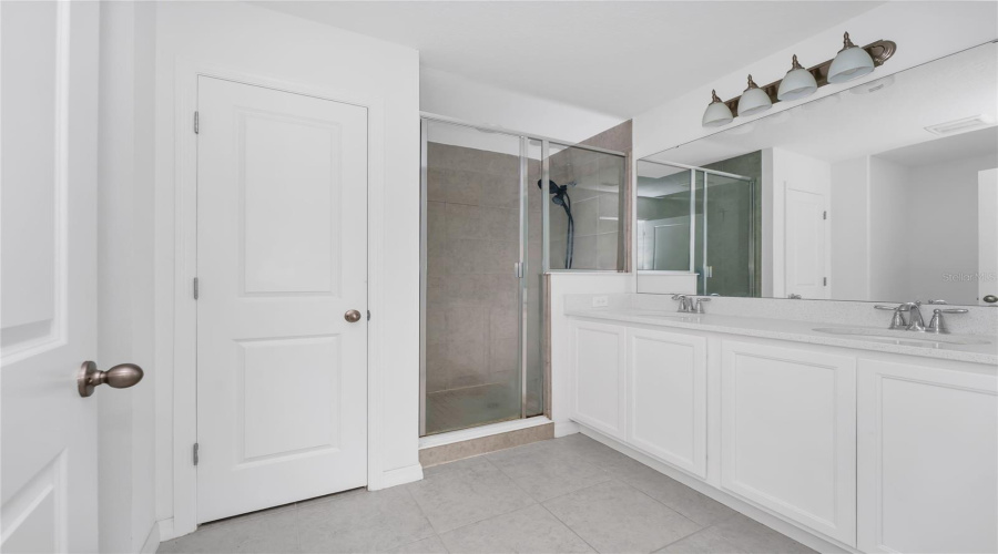 DAVENPORT, Florida 33896, 3 Bedrooms Bedrooms, ,2 BathroomsBathrooms,Residential,For Sale,DISCOVERY,0,MFRO6432840