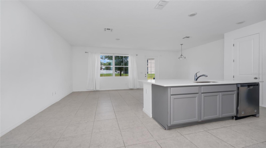 DAVENPORT, Florida 33896, 3 Bedrooms Bedrooms, ,2 BathroomsBathrooms,Residential,For Sale,DISCOVERY,0,MFRO6432840