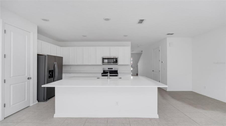 DAVENPORT, Florida 33896, 3 Bedrooms Bedrooms, ,2 BathroomsBathrooms,Residential,For Sale,DISCOVERY,0,MFRO6432840