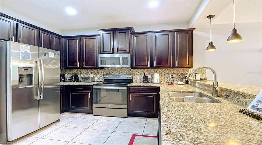 DAVENPORT, Florida 33896, 3 Bedrooms Bedrooms, ,2 BathroomsBathrooms,Residential,For Sale,ROSEVILLE,0,MFRTB8531882