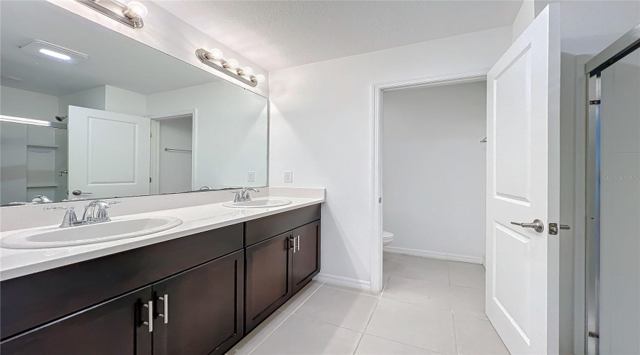 DAVENPORT, Florida 33897, 5 Bedrooms Bedrooms, ,3 BathroomsBathrooms,Residential,For Sale,COSTA BLANCA WAY,0,MFRO6432926