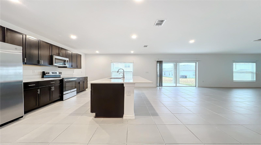 DAVENPORT, Florida 33897, 5 Bedrooms Bedrooms, ,3 BathroomsBathrooms,Residential,For Sale,COSTA BLANCA WAY,0,MFRO6432926