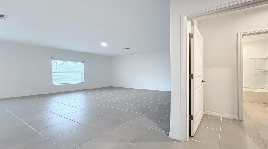 DAVENPORT, Florida 33897, 5 Bedrooms Bedrooms, ,3 BathroomsBathrooms,Residential,For Sale,COSTA BLANCA WAY,0,MFRO6432926