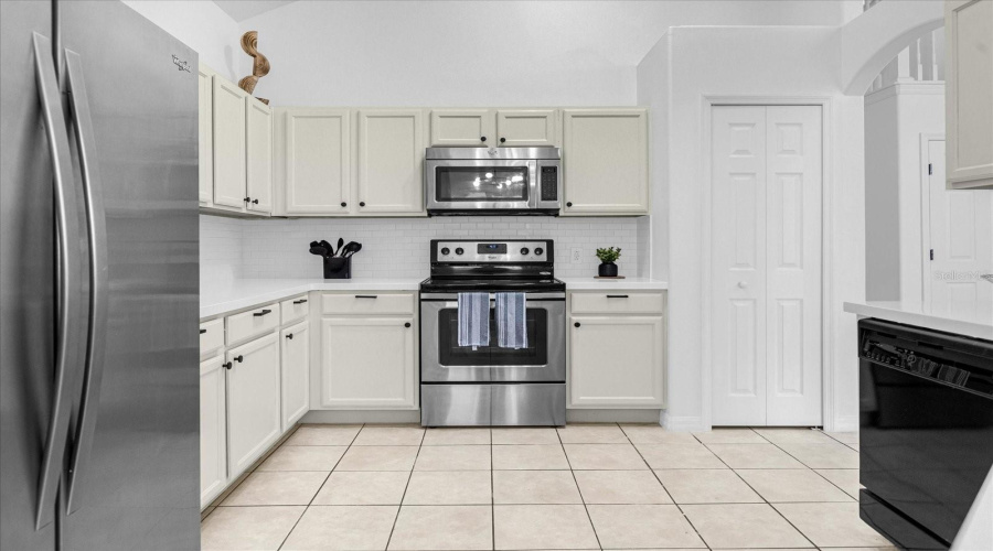 DAVENPORT, Florida 33897, 5 Bedrooms Bedrooms, ,3 BathroomsBathrooms,Residential,For Sale,CASSIA,0,MFRO6432979