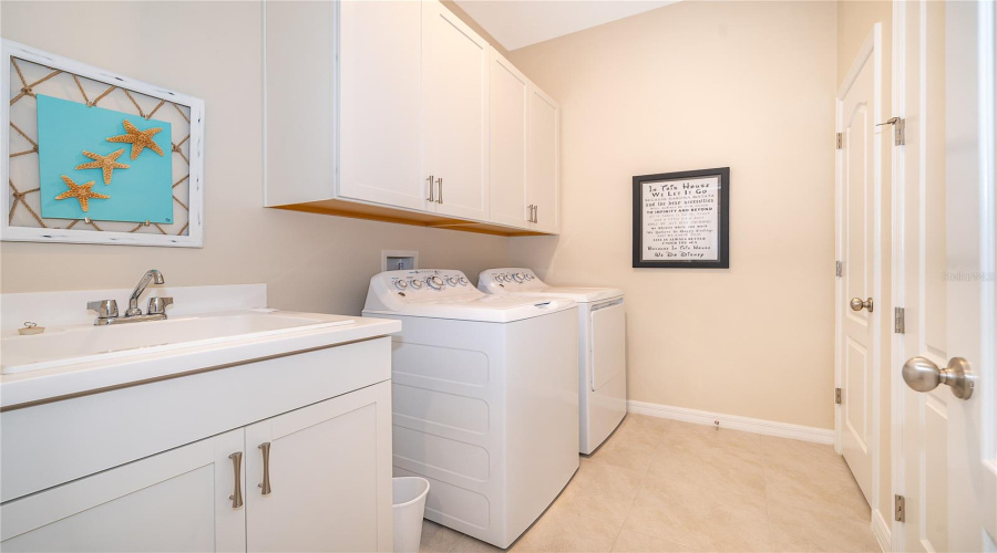 KISSIMMEE, Florida 34747, 3 Bedrooms Bedrooms, ,2 BathroomsBathrooms,Residential,For Sale,FOUR SEASONS,0,MFRO6432349