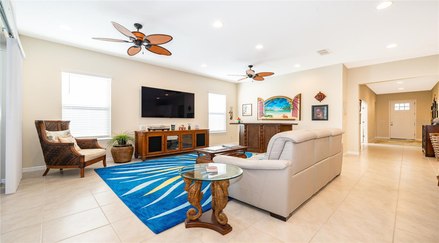 KISSIMMEE, Florida 34747, 3 Bedrooms Bedrooms, ,2 BathroomsBathrooms,Residential,For Sale,FOUR SEASONS,0,MFRO6432349