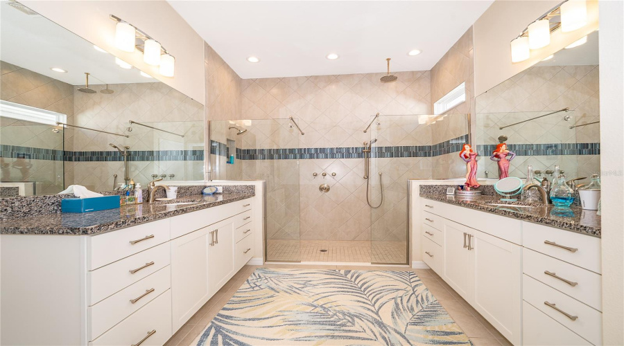 KISSIMMEE, Florida 34747, 3 Bedrooms Bedrooms, ,2 BathroomsBathrooms,Residential,For Sale,FOUR SEASONS,0,MFRO6432349