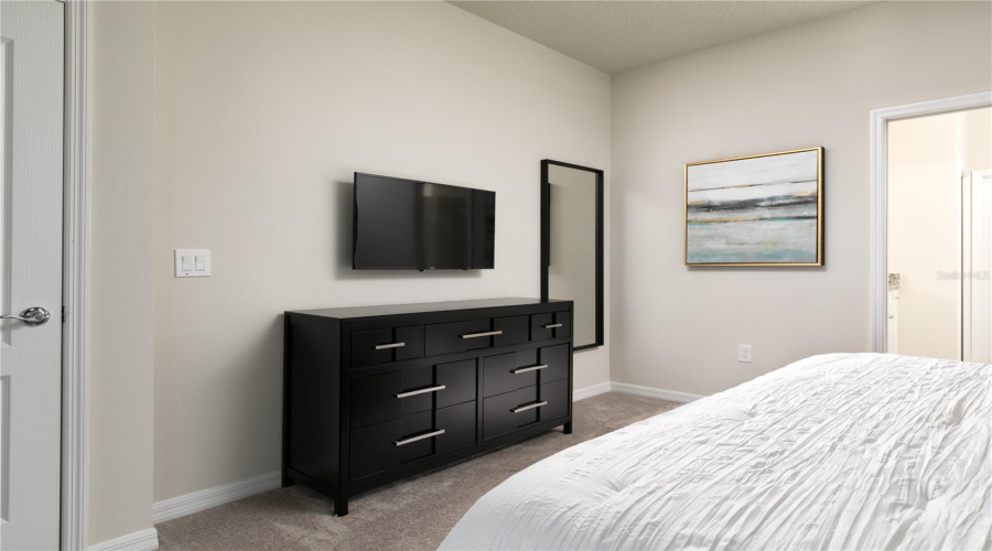 DAVENPORT, Florida 33837, 5 Bedrooms Bedrooms, ,5 BathroomsBathrooms,Residential,For Sale,OAKMOSS,0,MFRO6432355