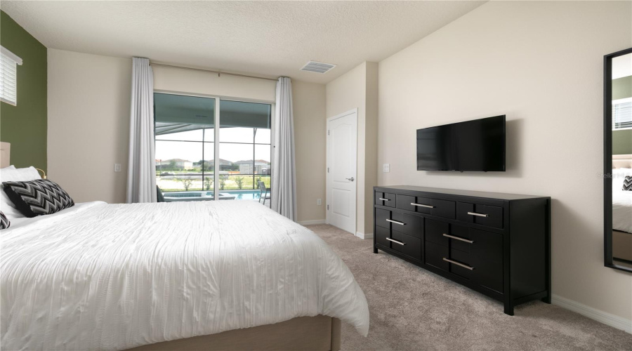 DAVENPORT, Florida 33837, 5 Bedrooms Bedrooms, ,5 BathroomsBathrooms,Residential,For Sale,OAKMOSS,0,MFRO6432355