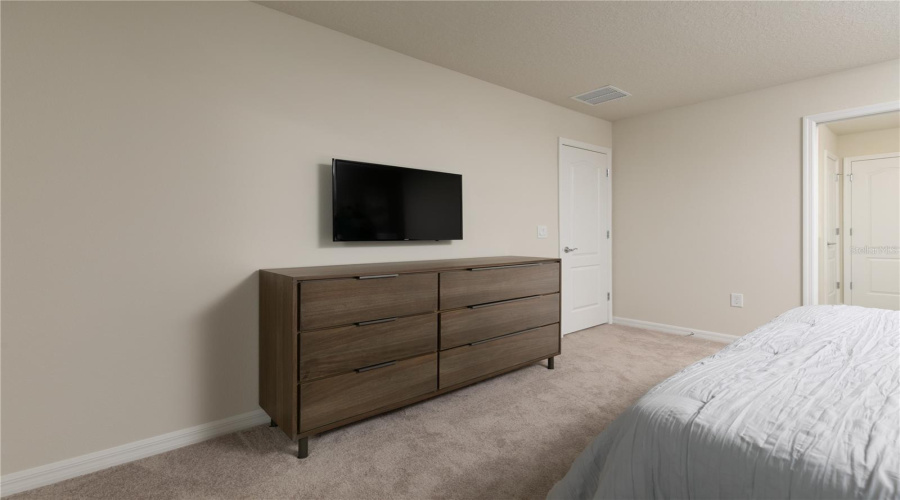 DAVENPORT, Florida 33837, 5 Bedrooms Bedrooms, ,5 BathroomsBathrooms,Residential,For Sale,OAKMOSS,0,MFRO6432355