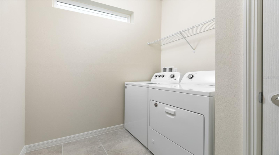 DAVENPORT, Florida 33837, 5 Bedrooms Bedrooms, ,5 BathroomsBathrooms,Residential,For Sale,OAKMOSS,0,MFRO6432355