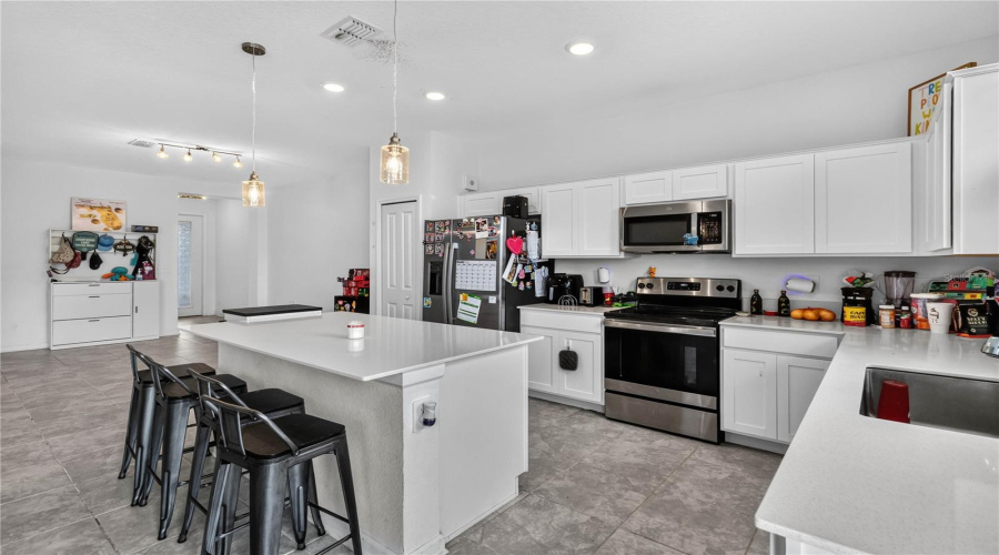 DAVENPORT, Florida 33896, 4 Bedrooms Bedrooms, ,3 BathroomsBathrooms,Residential,For Sale,NINE IRON,0,MFRO6425815