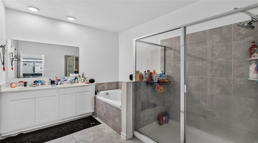 DAVENPORT, Florida 33896, 4 Bedrooms Bedrooms, ,3 BathroomsBathrooms,Residential,For Sale,NINE IRON,0,MFRO6425815