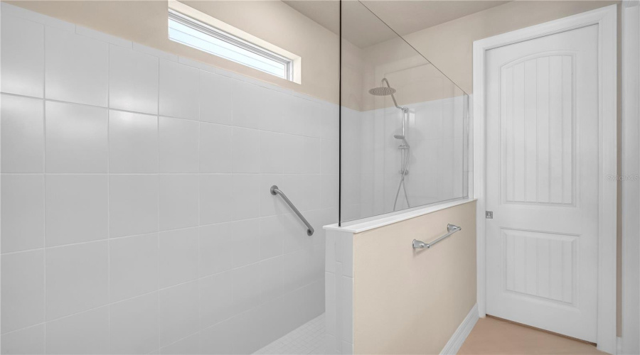 ORLANDO, Florida 32836, 6 Bedrooms Bedrooms, ,4 BathroomsBathrooms,Residential,For Sale,HANGING VINE,0,MFRO6431348