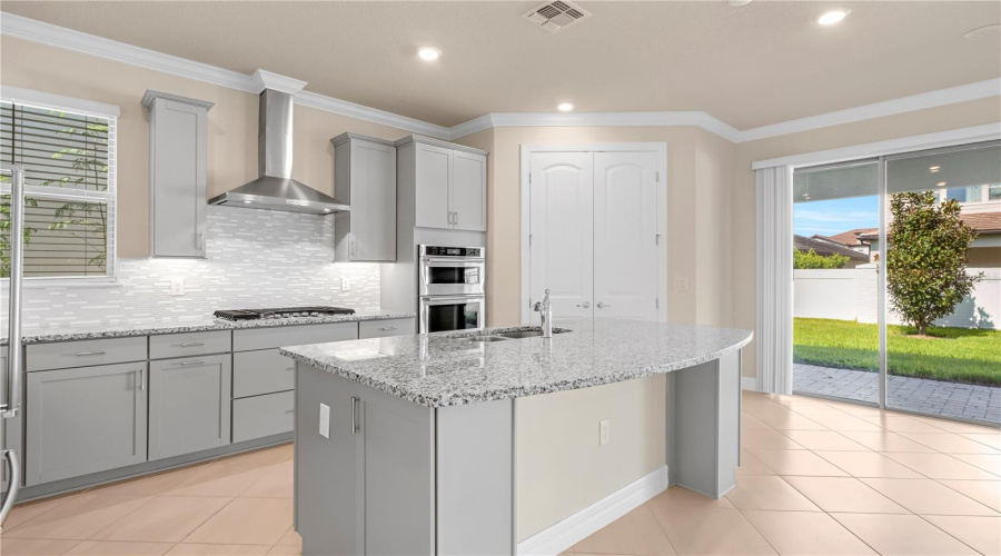 ORLANDO, Florida 32836, 6 Bedrooms Bedrooms, ,4 BathroomsBathrooms,Residential,For Sale,HANGING VINE,0,MFRO6431348