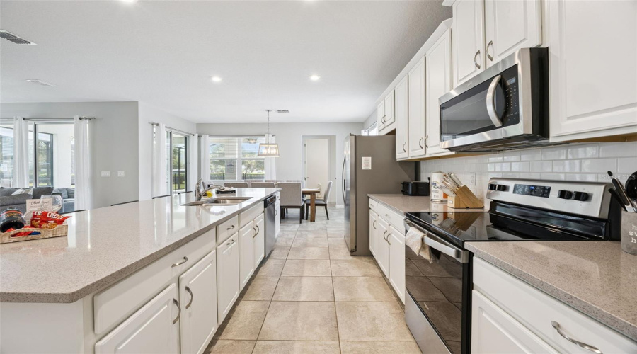 KISSIMMEE, Florida 34747, 6 Bedrooms Bedrooms, ,4 BathroomsBathrooms,Residential,For Sale,AMELIA DOWNS,0,MFRS5155573