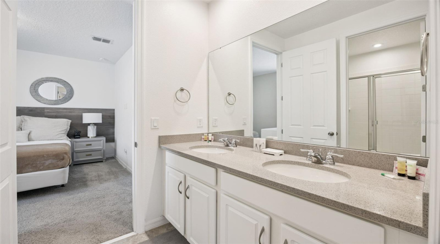 KISSIMMEE, Florida 34747, 6 Bedrooms Bedrooms, ,4 BathroomsBathrooms,Residential,For Sale,AMELIA DOWNS,0,MFRS5155573
