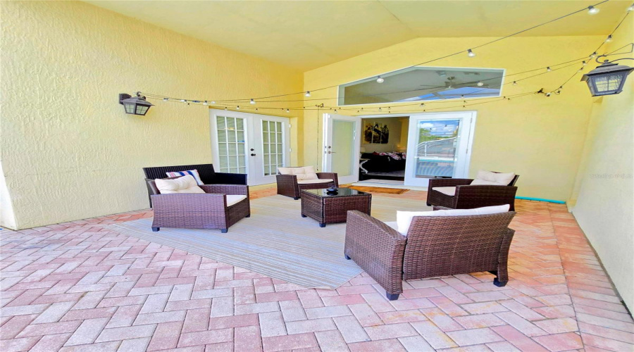 KISSIMMEE, Florida 34747, 4 Bedrooms Bedrooms, ,3 BathroomsBathrooms,Residential,For Sale,ONEIDA,0,MFRO6433486